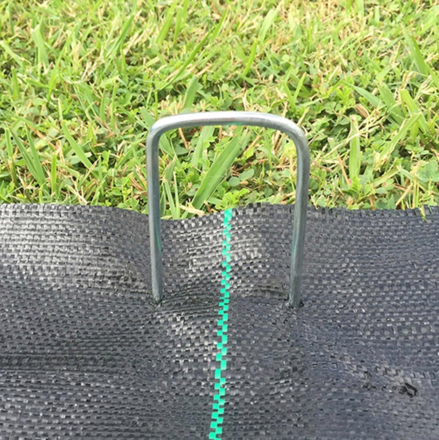 20cm Weed Matt Pegs x100